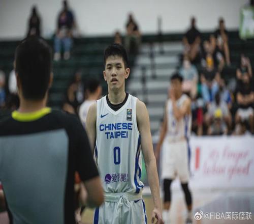 恭喜！CBA顶级后卫！休赛期第一笔顶薪合同