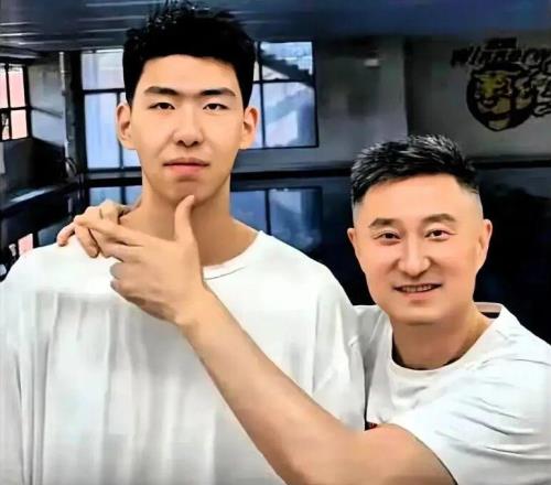 徐昕将签约美方经纪公司张文逸或降薪留队王少杰表态暂不回广东