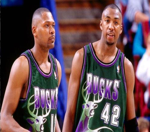 4届全明星酒瘾丢1亿在星巴克打工后重返NBA
