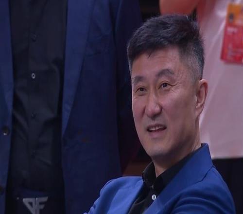 媒体人：徐昕与杜锋情绪积累已久前者未来很难再真正回到广东队