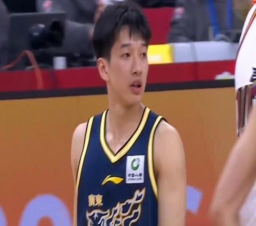 宏远U21大胜广厦杀入决赛！杨溢准三双，陈家政26分，王洪泽20+17