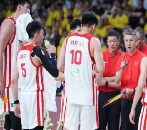 被杜锋耽误了！10分钟砍6板3帽，球迷：4年前去NCAA现在也能打NBA