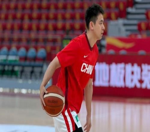 中国男篮10分险胜澳大利亚！崔永熙12分，王俊杰23分，王浩然10分
