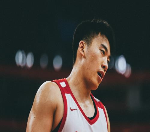 王俊杰：低迷的时候半夜找郭导聊天我们距离强队还有很长一段路
