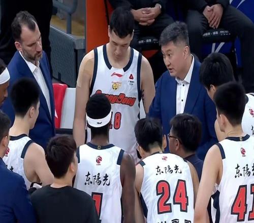 CBA消息！广东男篮官方报喜，曾凡博伤病未愈，山西官宣大将骨折