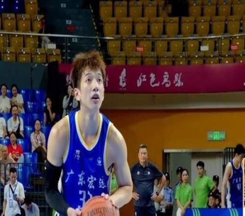 逆转夺冠！广东三巨头真猛，小徐杰34+9，王洪泽2双，杜锋偷着乐