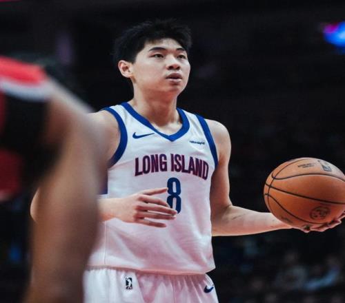 杜锋笑大发了！中国男篮力克澳大利亚，广东宏远帮太亮眼