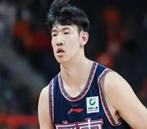 广东队传3大消息：杜峰深夜发声徐杰回应特训黄明依或租借离队