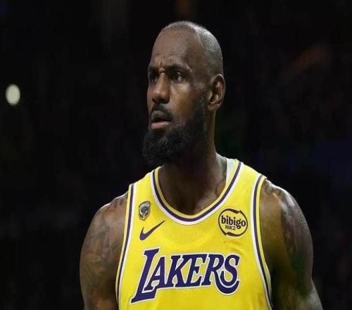 詹皇合同到期去向未定