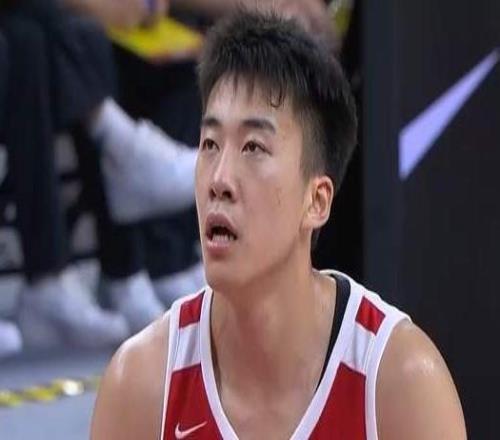 有点失望！男篮险胜难欢喜，杨瀚森回归7+8差点意思，王俊杰迷失