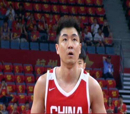 一场5分险胜！中国男篮今夜击败荷兰，杨瀚森砍下7分，廖三宁21分