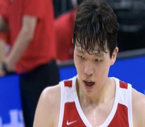 媒体人：世预赛怎么能用好杨瀚森，郭士强指导需尽快拿定主意
