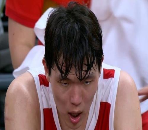 NBA16号秀在国家队当蓝领杨瀚森7分8板单节7分钟0出手惹争议