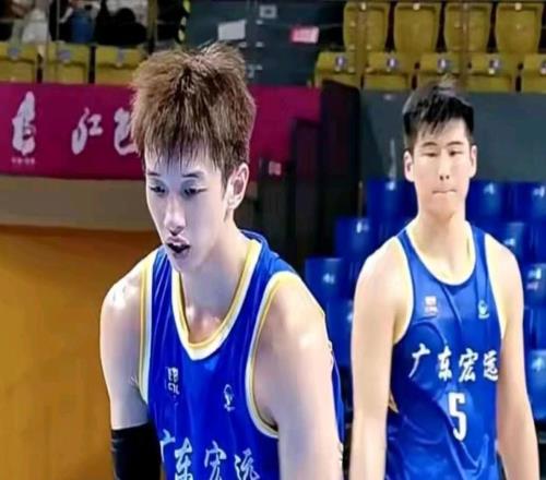 U21男篮半决赛青岛73比64上海队广东100比85击败广厦