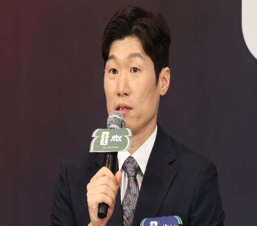 玩“田忌赛马”！前曼联球星朴智星批韩国主帅：真是为赢球而踢吗