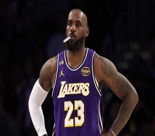 ESPN记者：湖人可能需要说服詹姆斯降薪续约，以帮助球队引援