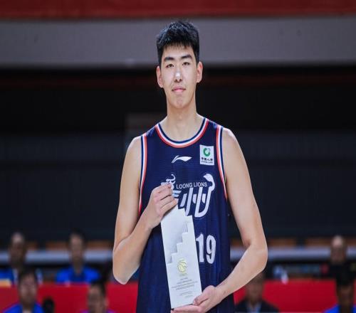 杜锋真没辙了曝徐昕即使租期满也不回广东3理由证这是双输结果