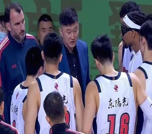 CBA最新消息！杜锋续约成疑，山东报价1米85后卫，首钢遭重罚