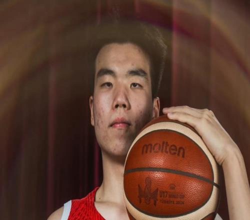 U17男篮首节吊打喀麦隆！张懿赵杰统治局势，全民皆兵输出太多！