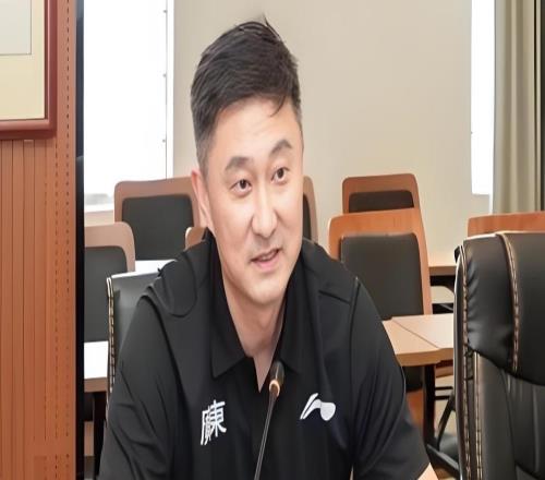 宏远续约杜锋为何悬而未决多重博弈下，豪门迭代必经阵痛
