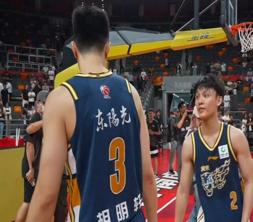保底NBA二轮被选中广东小将打成大腿，男篮未来最强双能卫！