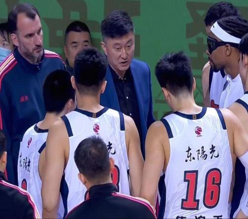 广东男篮换帅内幕，杜锋两方面引陈海涛不满，两大外教团队二选一