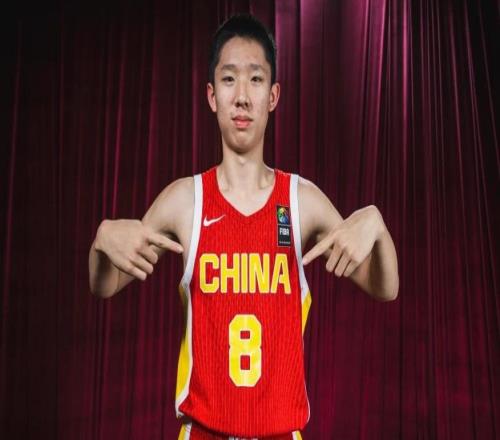 男篮U17挖天赋型后卫！能三分，能组织，持球沉稳还能冲抢篮板！