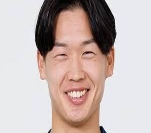 记者：多特签18岁日本中场山本天翔，交易形式为租借并含买断选项