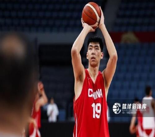 媒体人：徐昕不会出战NBA夏联比赛但留洋的大门并没有关闭