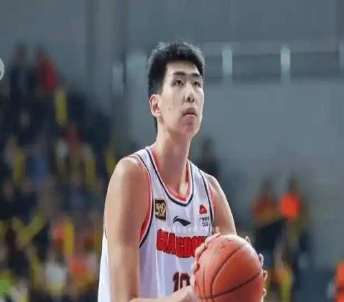 徐昕拒马刺邀请回国备战别急着骂，这步棋走得更长远