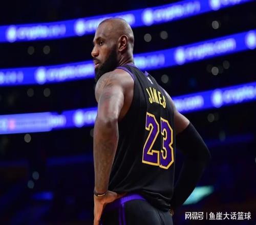 勇士仍追求老詹，格林预计回归勇士！勇士想得到老詹，浓眉成关键