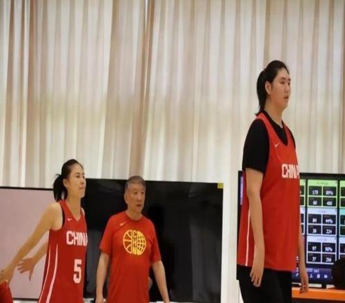 中国女篮30日启程赴澳大利亚拉练，NCAA球员邓雨婷7月到队