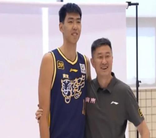 徐昕将出国打球，曝广东男篮欲提前回购，广州男篮获得资金补偿