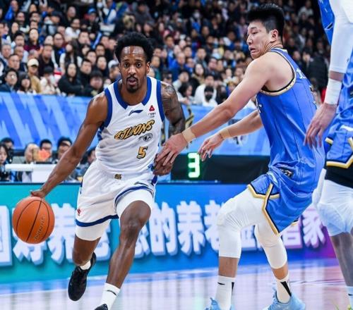 北京酝酿重磅交易！曝张云松有意CBA超级外援，季后赛场均砍32+5