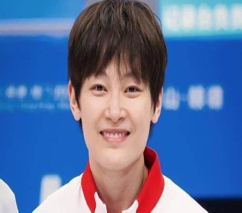 父亲是前国脚，她拿下2枚金牌，成为女篮队长，如今淡出国家队