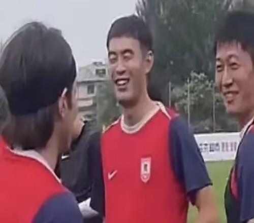 长春橙风球迷会：孙锡鹏已到长春亚泰队，周大地有望加盟