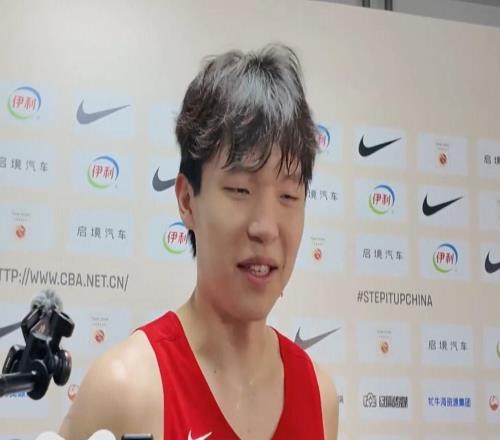 杨瀚森：通过训练磨合一起在场上打出默契，晚上全力去拼