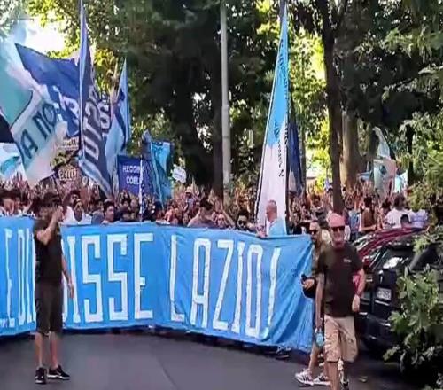 罗体：拉齐奥1万名球迷参加反洛蒂托游行