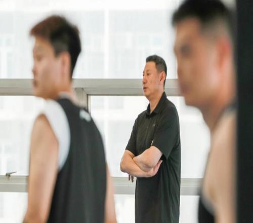 CBA快讯！北京追逐国手锋线，山东教练组调整吉林放弃前广东内线