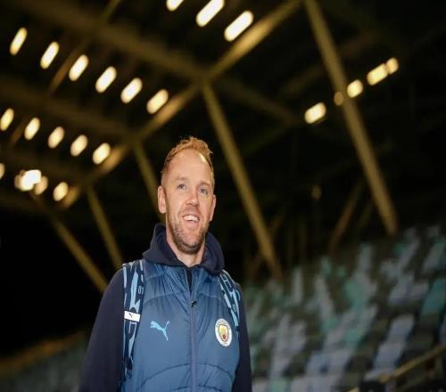 从曼城到英冠，青训教头跳槽不算退步