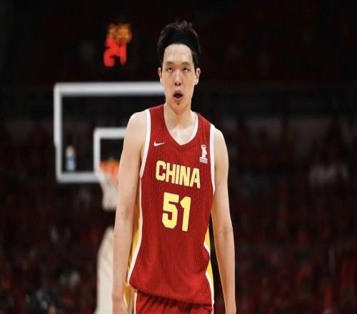 中国男篮主场19分惨败日本男篮，后卫线赵继伟高诗岩表现糟糕，庞峥麟遭到弃用，杨瀚森难过，郭士强赛后主动揽责
