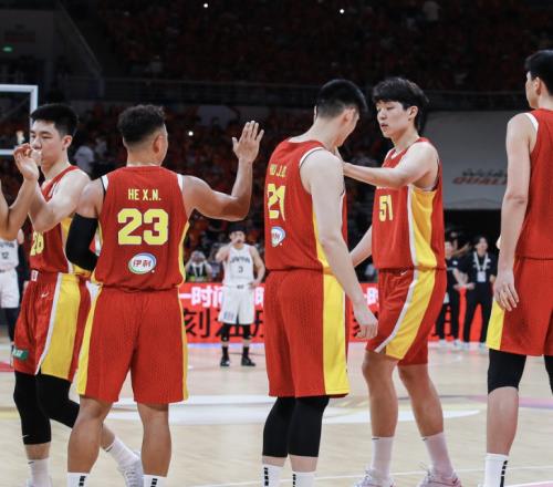 中国男篮主场狂输日本19分，球迷提前离场，郭士强负主要责任！