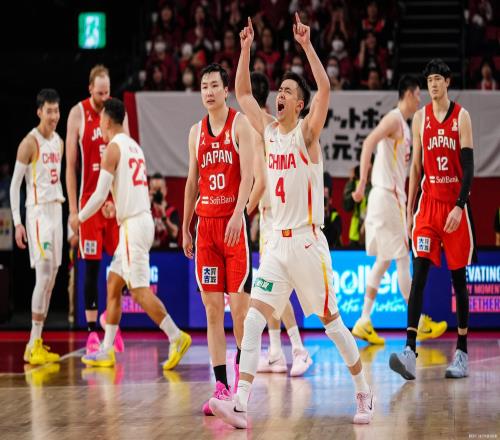 从赢42分到输19分！2年2输日本队！中国男篮恐走上国足的“老路”