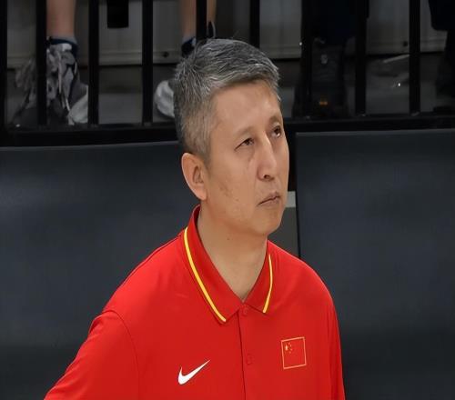 世预赛：韩国和台北队打加时，男篮被日本队压制，贺西宁需要帮手