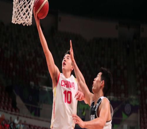 既不让去NBA，也不给上场机会！日韩篮协的做法，值得郭士强学习