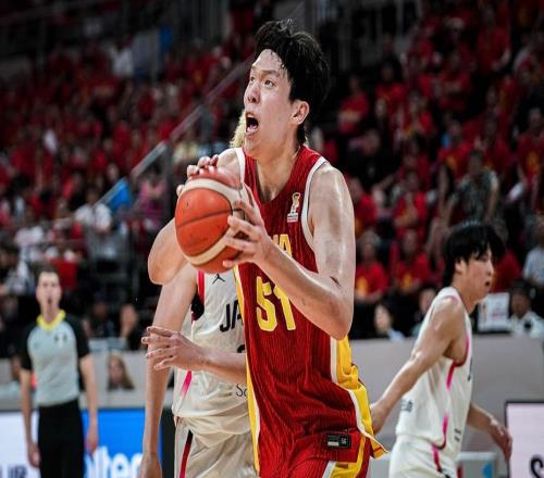 世预赛：中国男篮19分惨败日本杨瀚森替补9分4犯高诗岩在场22
