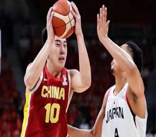 主场惨败日本男篮19分！中国男篮乱打一气，又被逼入绝境