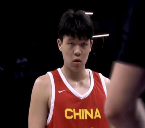 霍金森27分中国男篮完败日本，杨瀚森被完爆不值得托付