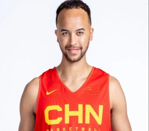 中国男篮越来越弱！成亚洲3流球队，归化要求多，长期搞集训！