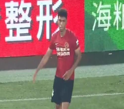 辽宁铁人17岁小将张洪福完成个人中超首秀，并且打满全场